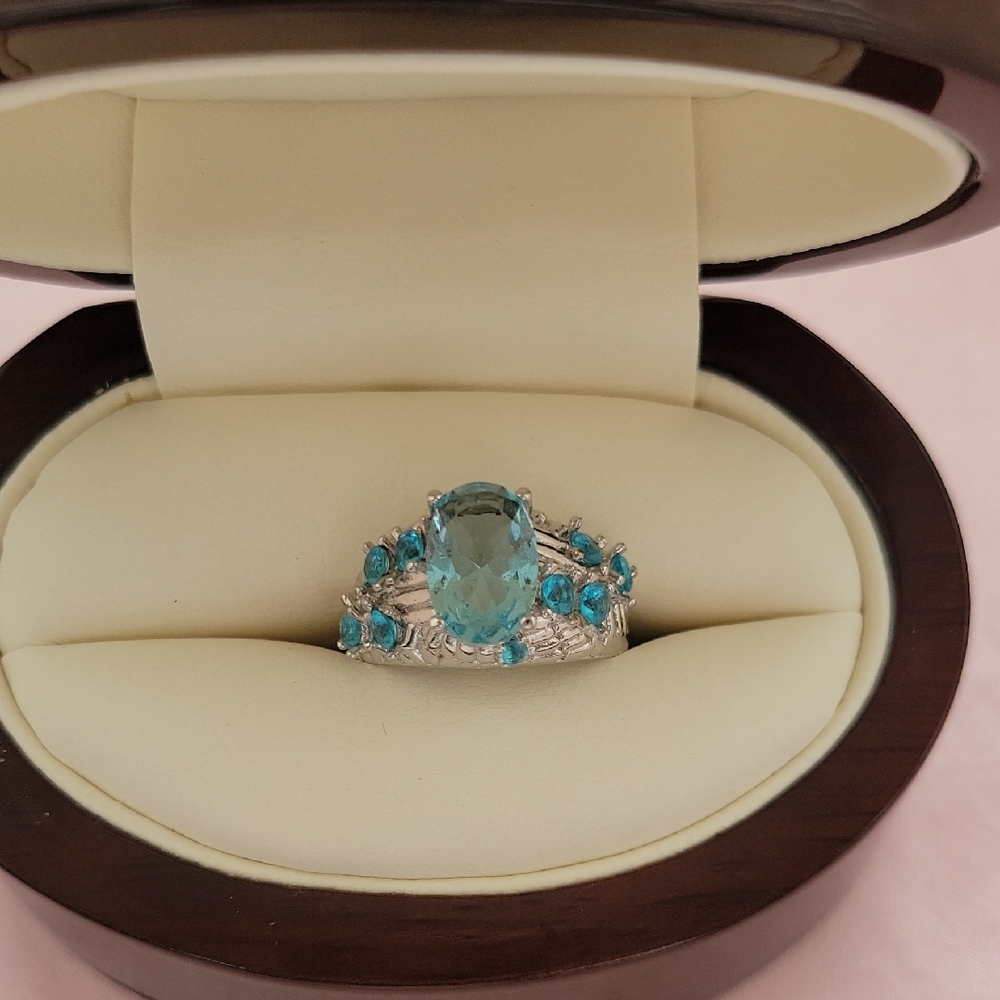 ✨️Beautiful✨️Silver and Blue Gemstone Ring